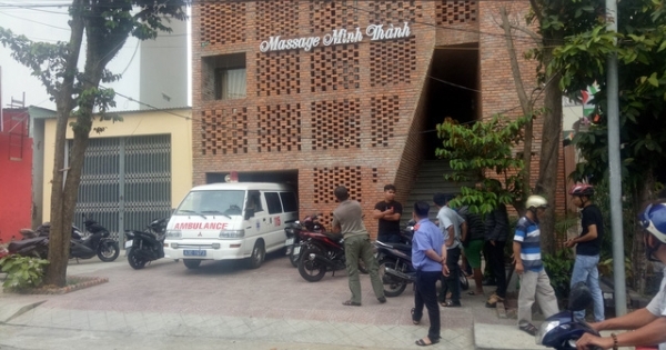 Đà Nẵng: Nữ nhân viên massage bị người yêu cứa cổ