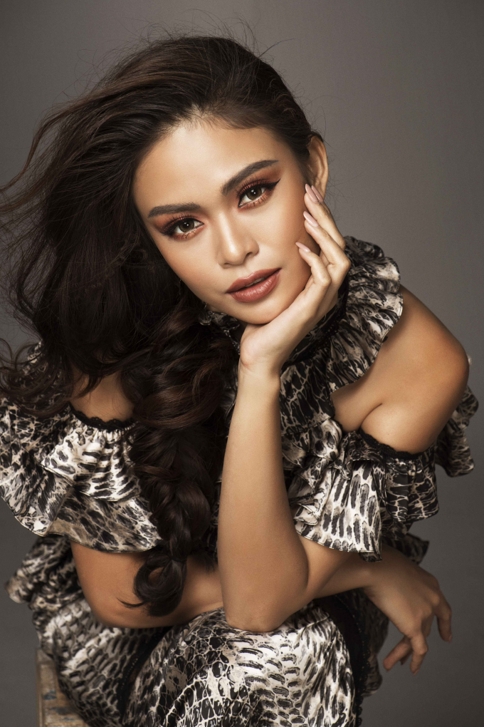 &Aacute; hậu M&acirc;u Thủy phong c&aacute;ch trong bộ ảnh mới