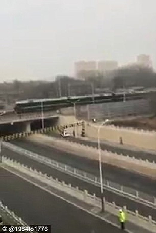 H&igrave;nh ảnh đo&agrave;n t&agrave;u chở nh&agrave; l&atilde;nh đạo Kim Jong-un được chụp lại một c&aacute;ch chớp nho&aacute;ng.