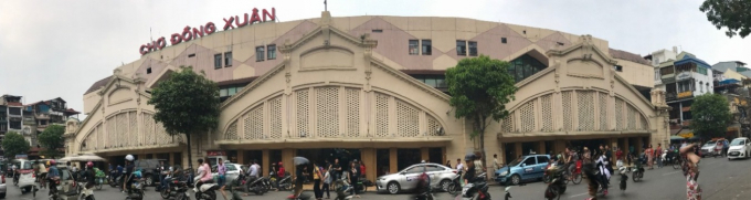 Chợ Đồng Xu&acirc;n hiện nay gồm 3 tầng vẫn giữ một phần kiến tr&uacute;c của chợ cũ (Ảnh: H.Khanh)