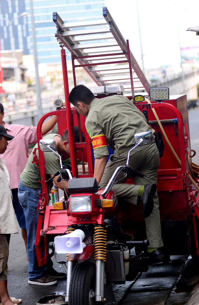 Kh&ocirc;ng những gặp kh&oacute; khăn về việc chế tạo, &ocirc;ng Th&agrave;nh c&ograve;n gặp kh&oacute; khi kh&ocirc;ng đủ kinh ph&iacute; chế tạo. Sau nhiều lần trăn trở, &ocirc;ng quyết định thế chấp nh&agrave; để vay tiền ng&acirc;n h&agrave;ng.
