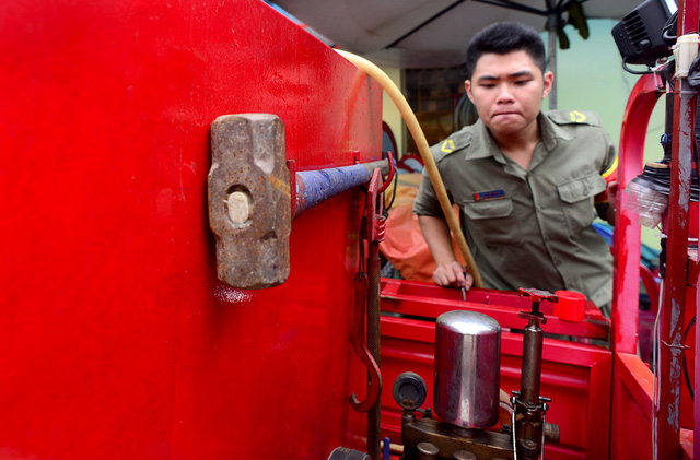B&uacute;a chuy&ecirc;n dụng để ph&aacute; cửa cứu người khi sự cố xảy ra.