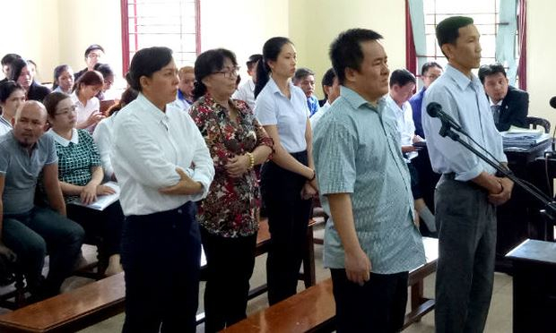 C&aacute;c bị c&aacute;o tại phi&ecirc;n t&ograve;a x&eacute;t xử.