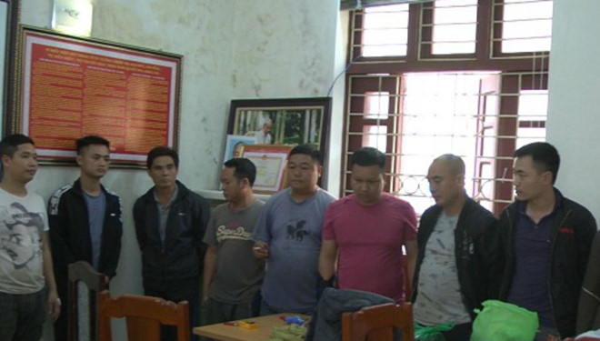 Những con bạc li&ecirc;n tỉnh bị cảnh s&aacute;t h&igrave;nh sự bắt giữ. (Ảnh: C&ocirc;ng an Thanh H&oacute;a cung cấp)