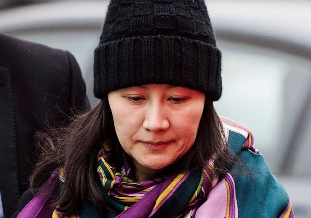 Gi&aacute;m đ&ocirc;́c t&agrave;i ch&iacute;nh Huawei Mạnh V&atilde;n Chu (Ảnh: Reuters)