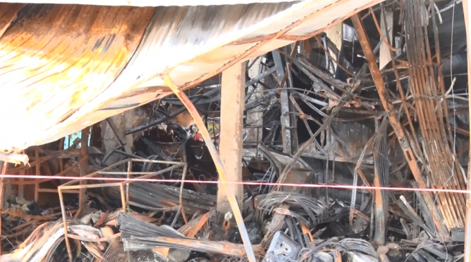 Nhiều ki ốt đ&atilde; bị thi&ecirc;u rụi (Ảnh: Anh Tuấn)