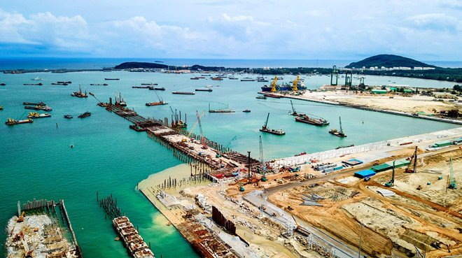 Bến cảng thuộc Dự &aacute;n đầu tư Khu li&ecirc;n hợp sản xuất gang th&eacute;p H&ograve;a Ph&aacute;t Dung Quất, nơi thực hiện nạo v&eacute;t