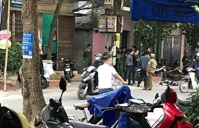 Hiện trường vụ &aacute;n mạng. (Ảnh: b&aacute;o Tiền phong)