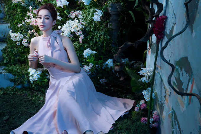 Thương hiệu thời trang Elise tiếp tục khiến bao người say đắm với những khoảnh khắc mới tuyệt vời từ BST Xu&acirc;n H&egrave;.