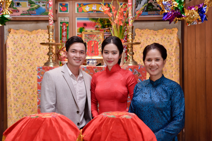 Tối qua, những h&igrave;nh ảnh được chia sẻ khiến nhiều người bất ngờ khi nhận ra Nam Em đang tổ chức h&ocirc;n lễ với