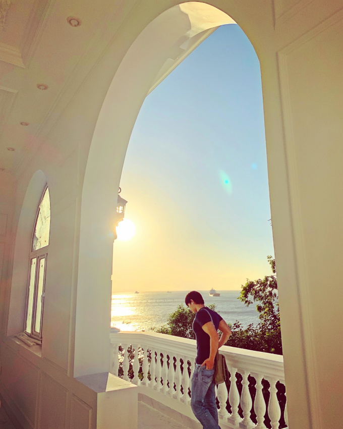 Nathan Lee t&igrave;nh cảm mừng sinh nhật mẹ tiến sĩ, h&eacute; lộ căn villa chục triệu đ&ocirc; tr&ecirc;n biển Vũng T&agrave;u