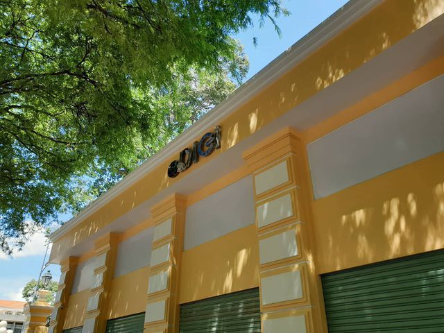 Cửa h&agrave;ng Apple Store đầu ti&ecirc;n của