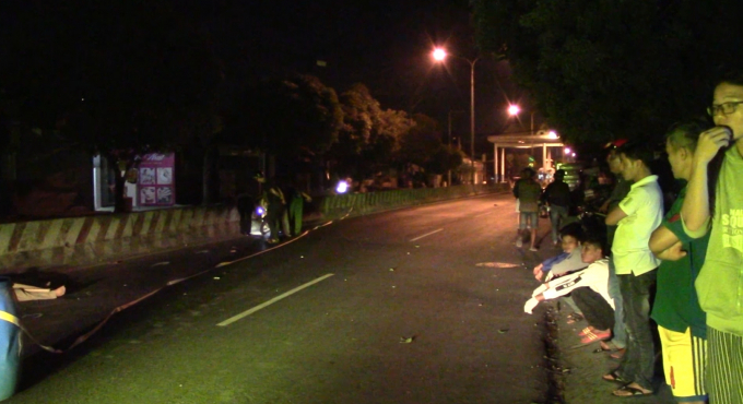 Lực lượng chưc năng kh&aacute;m nghiệm hiện trường vụ việc (Ảnh: H&agrave; Bắc)