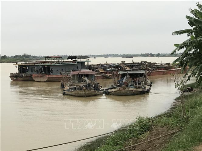 Một h&igrave;nh ảnh khai th&aacute;c c&aacute;t kh&ocirc;ng ph&eacute;p ở Hải Dương (Ảnh: TTXVN)