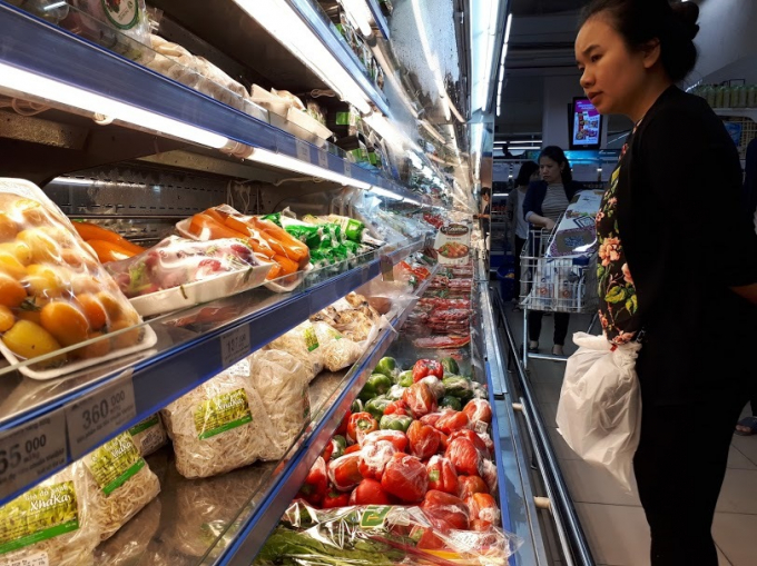 Gi&aacute; cả h&agrave;ng h&oacute;a c&oacute; thể tăng theo gi&aacute; điện, gi&aacute; xăng. Ảnh: L.Bằng.