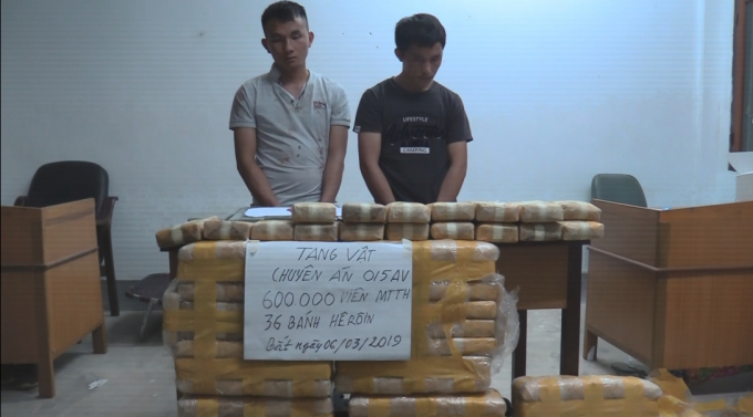 Hai đối tượng c&ugrave;ng tang vật tại cơ quan chức năng