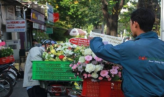 Shipper tranh thủ kiếm bộn tiền dịp Quốc tế phụ nữ - 8/3