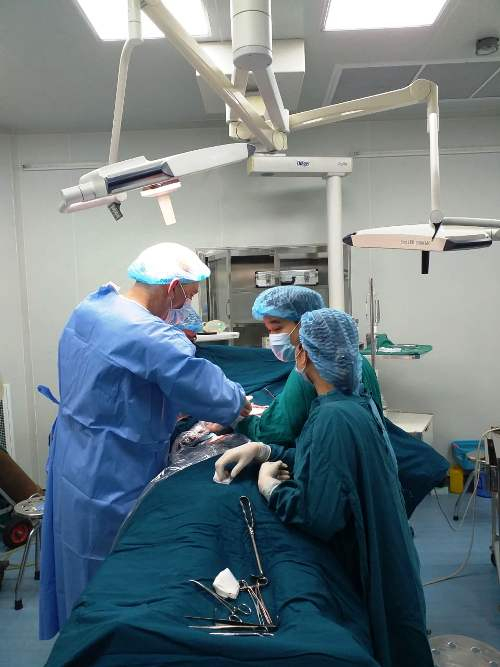Bệnh nh&acirc;n được phẫu thuật cắt bỏ khối u