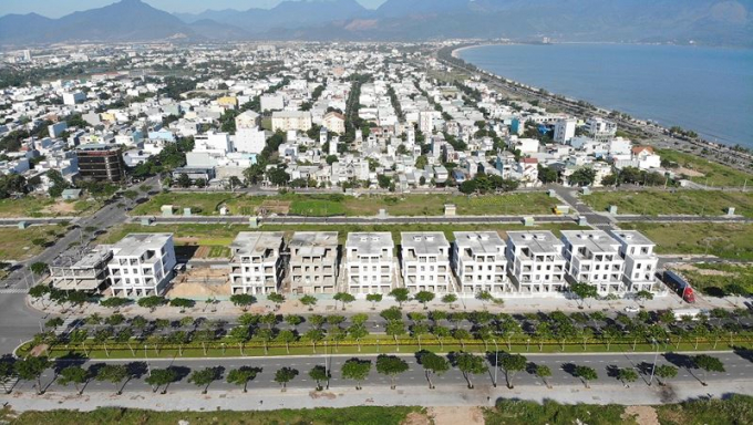 Gi&aacute; đất tăng &ldquo;phi m&atilde;&rdquo;, nhiều người d&acirc;n mua đất t&aacute;i định cư v&agrave; nợ tiền sử dụng đất nay th&agrave;nh con nợ tiền tỷ.