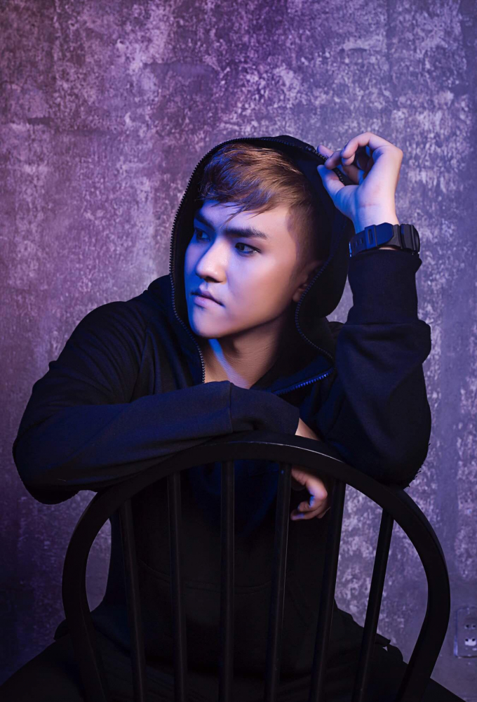 Nam ca sĩ Đ&igrave;nh Phong b&agrave;y tỏ rất thất vọng trước việc l&agrave;m nhạc sĩ T&acirc;n Zui, một người anh th&acirc;n thiết.&nbsp;