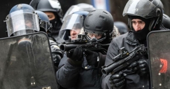 Loại súng cao su gây ra cuộc tranh luận gay gắt