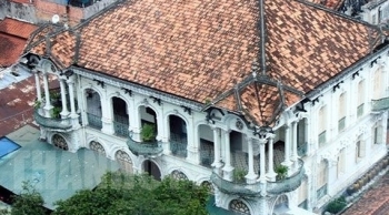 Tiến hành trùng tu căn biệt thự cổ