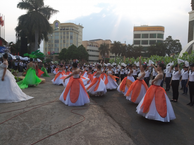 Một tiết mục biễu diễn văn nghệ tại Lễ hội đường phố.