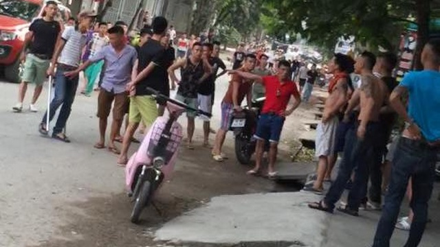 Nh&oacute;m đối tượng hung h&atilde;n đưa con nợ đi h&agrave;nh hung rồi gọi người nh&agrave; đến nhận x&aacute;c. (Ảnh minh họa)