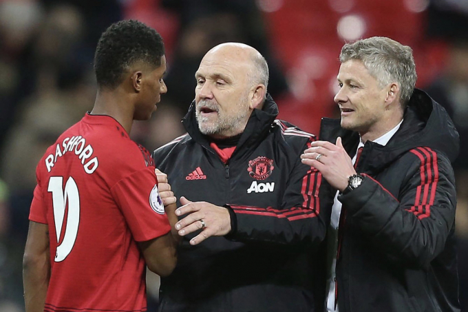 Solskjaer&nbsp;thực hiện cuộc c&aacute;ch mạng, khi đưa Phelan&nbsp;trở lại MU