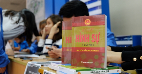 Câu lạc bộ Luật gia trẻ: Tổ chức phiên tòa giả- bải học thật