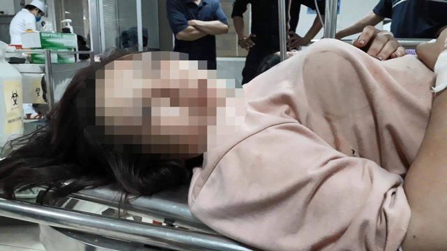 Nạn nh&acirc;n đang được điều trị tại bệnh viện.