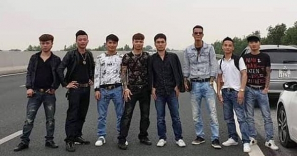 Cục CSGT phạt nguội nhóm Khá “bảnh” dàn hàng chụp ảnh trên đường cao tốc