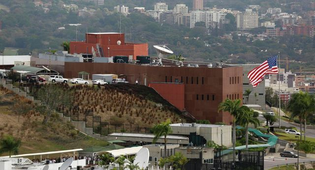 Đại sứ qu&aacute;n Mỹ tại thủ đ&ocirc; Caracas, Venezuela (Ảnh: Reuters)