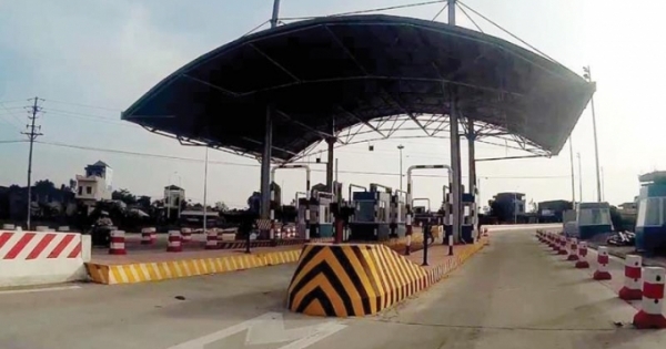 Trạm thu phí BOT bị dừng sau nửa ngày vận hành