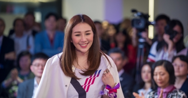 Chuyện tình bất ngờ của con gái tỷ phú sòng bạc Macao và bạn trai Harvard