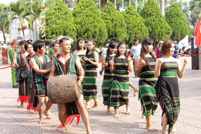 M&uacute;a &ldquo;mừng m&ugrave;a xu&acirc;n mới&rdquo; của người M&rsquo;N&ocirc;ng