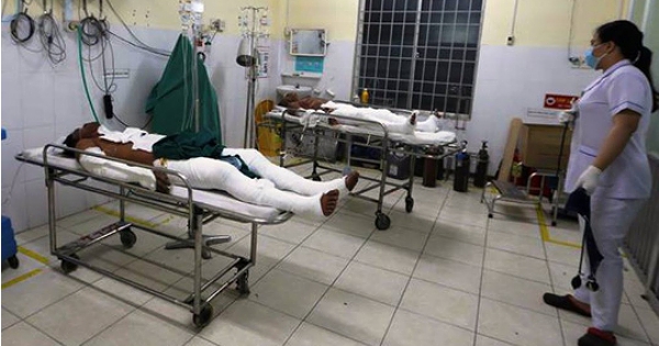 Thách nhau... tẩm xăng lúc ăn nhậu, 6 người bỏng nặng