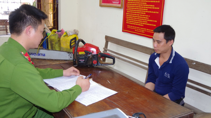 Đối tượng l&agrave; Tẩn Văn H&ugrave;ng tại cơ quan c&ocirc;ng an. (Ảnh: Hagiangtv).