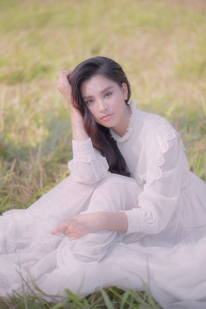 Ngất ng&acirc;y với vẻ ngọt ng&agrave;o của Hoa hậu Tiểu Vy sau nửa năm đăng quang