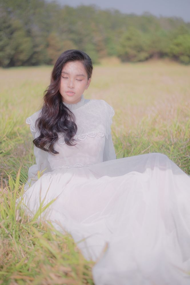 Với nhan sắc tuổi 18 v&agrave; sự năng động, hết m&igrave;nh của Tiểu Vy hứa hẹn trong tương lai n&agrave;ng hậu sẽ ng&agrave;y một toả s&aacute;ng.