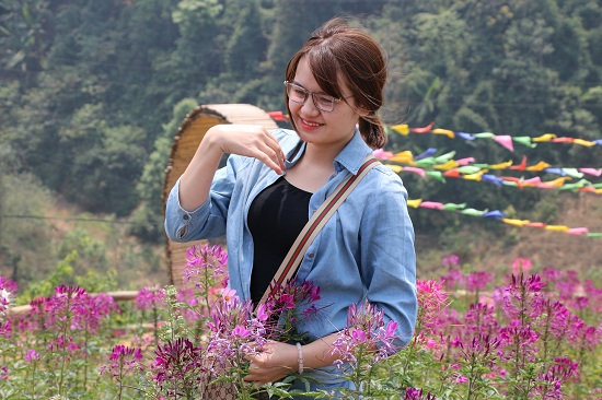 Chị Nguyễn Thu Thảo một du kh&aacute;ch đến từ th&agrave;nh phố Sơn La chia sẻ cảm x&uacute;c: