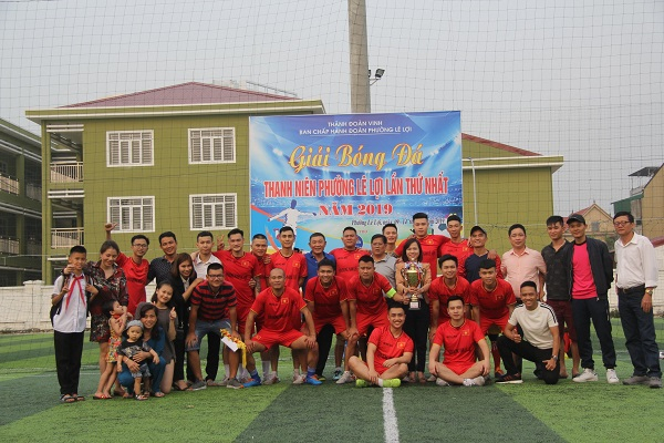 Đội b&oacute;ng Khối 7 d&agrave;nh c&uacute;p v&ocirc; địch giải b&oacute;ng đ&aacute; thanh ni&ecirc;n phường L&ecirc; Lợi 2019.