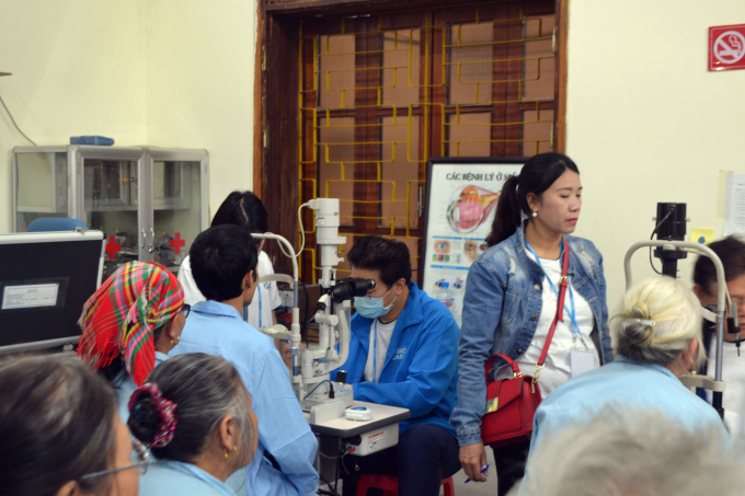 Những thiết bị kỹ thuật hiện đại cũng được đo&agrave;n n&agrave;y mang đến kh&aacute;m, mổ cho c&aacute;c bệnh nh&acirc;n.