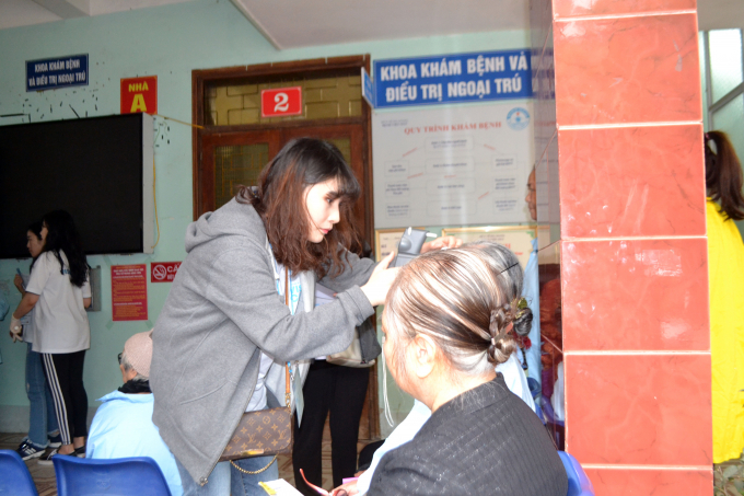 Đội ngũ b&aacute;c sĩ, kỹ thuật vi&ecirc;n nhiệt t&igrave;nh.