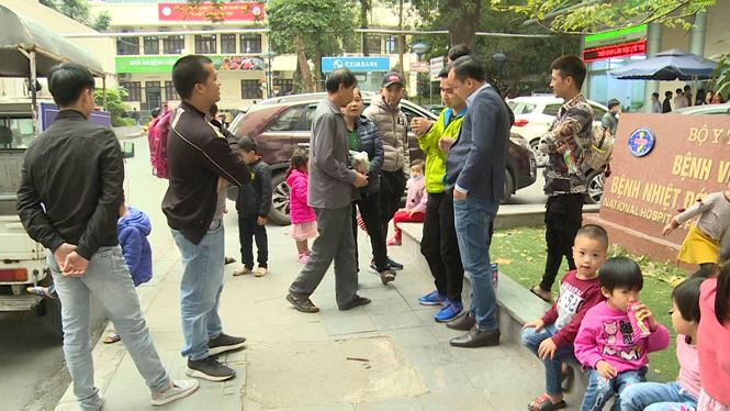 Lo lắng, bức x&uacute;c l&agrave; t&acirc;m trạng của hầu hết phụ huynh đưa con đi x&eacute;t nghiệm