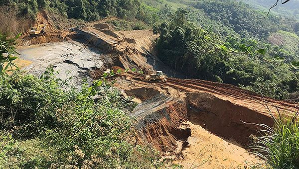 Hiện trường vụ vỡ đập b&ugrave;n thải tại mỏ khai th&aacute;c Cty Kim loại m&agrave;u Nghệ Tĩnh năm 2017.