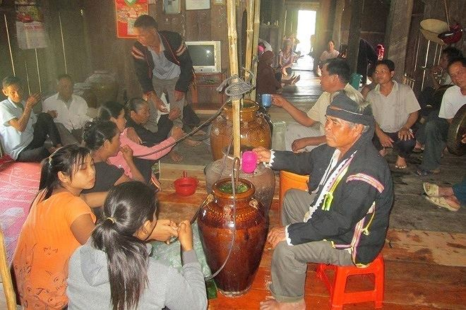 V&igrave; c&oacute; sự tham gia đ&oacute;ng g&oacute;p của cả bu&ocirc;n l&agrave;ng n&ecirc;n lễ c&uacute;ng trưởng th&agrave;nh của người &Ecirc; Đ&ecirc; Ph&uacute; Y&ecirc;n thể hiện t&iacute;nh cộng đồng rất cao.