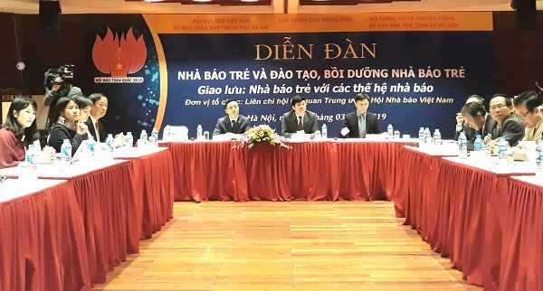 Diễn đ&agrave;n Nh&agrave; b&aacute;o trẻ v&agrave; đ&agrave;o tạo, bồi dưỡng nh&agrave; b&aacute;o trẻ; giao lưu Nh&agrave; b&aacute;o trẻ với c&aacute;c thế hệ nh&agrave; b&aacute;o.