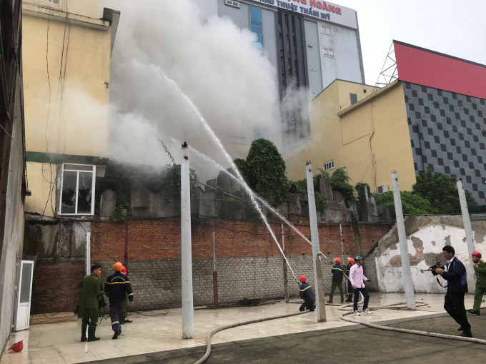 Hiện cơ quan chức năng đang kh&aacute;m nghiệm hiện trường, tiếp tục điều tra l&agrave;m r&otilde; nguy&ecirc;n nh&acirc;n vụ việc.