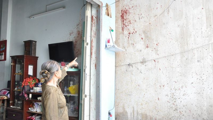 Căn nh&agrave; của mẹ b&agrave; Thanh bị c&aacute;c đối tượng lạ mặt tạt sơn, n&eacute;m gạch đ&aacute;